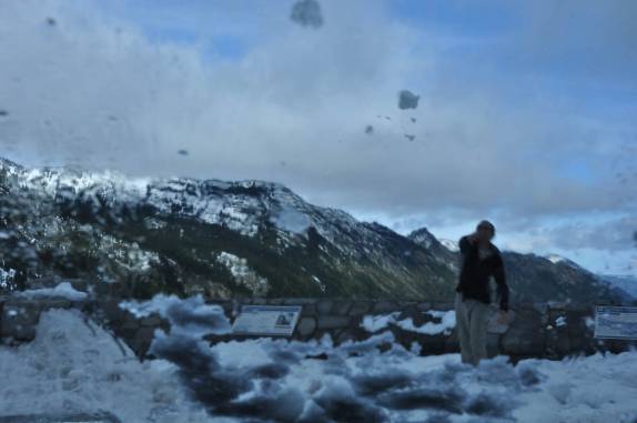 Bombardeando a pobre Fiona com bolas de neve, no Mount Rainier National Park, no estado de Washington, oeste dos Estados Unidos